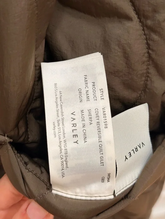 Varley Covey Sherpa Reversible Quilt Gilet in Brown - Picture 6 of 10